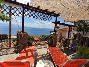 The Pagasetic Balcony - Magestic Sea Cottage